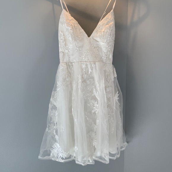 Lulu’s white lace skater dress - Picture 4 of 4